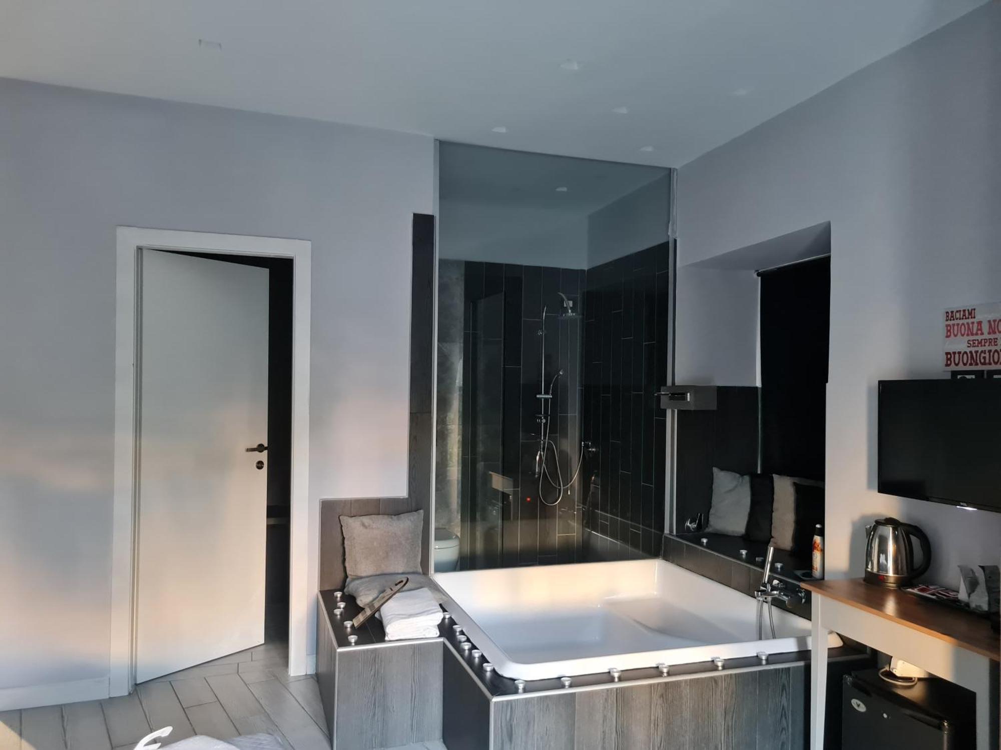 Esposito Plaza- Rooms&suite